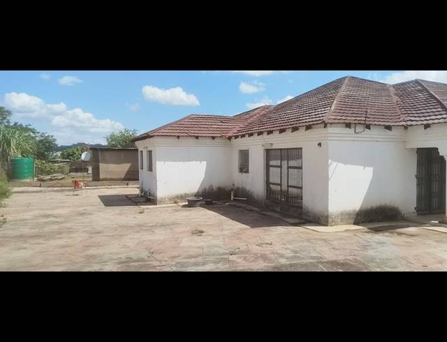 4 BEDROOM HOUSE FOR SALE IN MAKHUVHA B